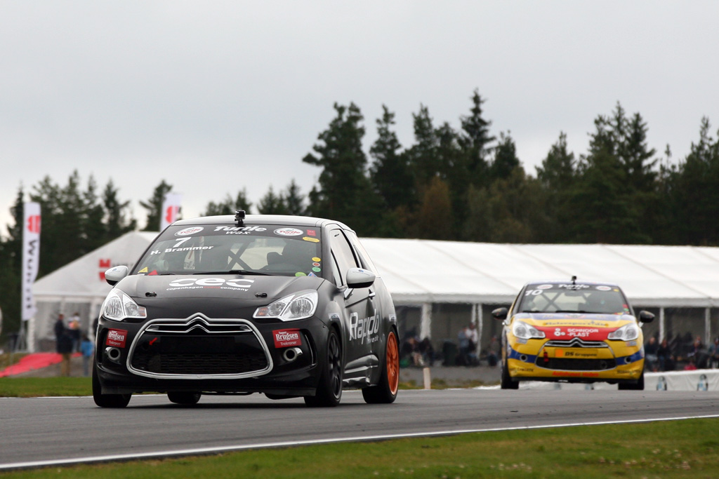 Rudskogen er en krævende bane, med masser af gode bakker og sving.
(Foto: Motorsporten.dk)
